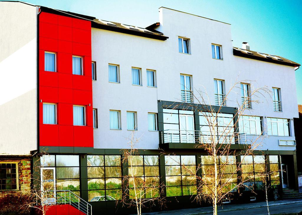 Garni Hotel Crystal Ice Nis Exterior photo
